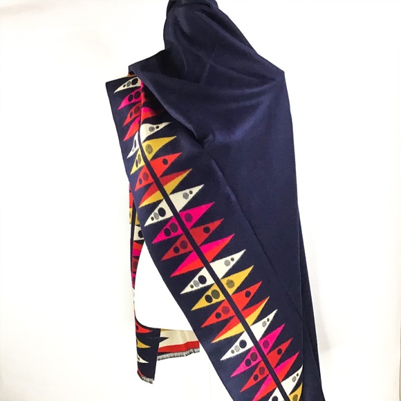 Reversible Geometric Pattern Scarf - Picture 5 of 5